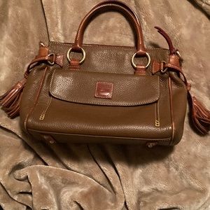 Dooney and Bourke handbag. It’s in great condition hardly ever used.